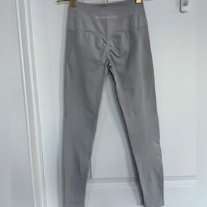 Alphalete Light Gray Scrunch Leggings